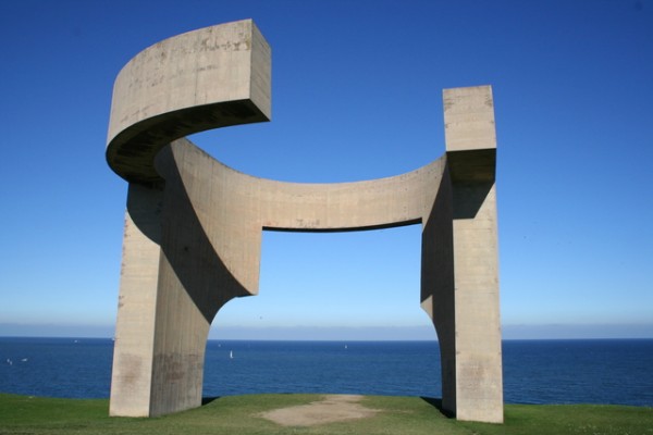 Elogio del horizonte, by Eduardo Chillida