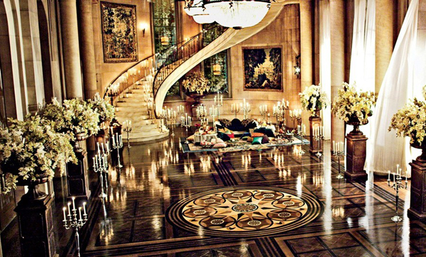 great-gatsby-movie-set-design-jay-gatsby-mansion-ballroom